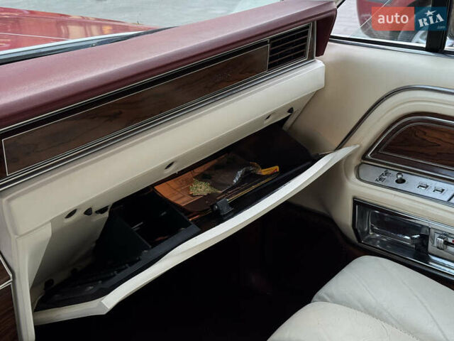 Червоний Лінкольн Континенталь, об'ємом двигуна 5.7 л та пробігом 129 тис. км за 97000 $, фото 45 на Automoto.ua