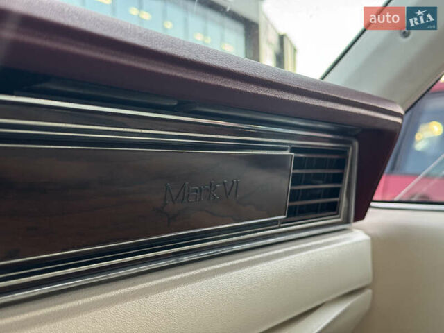 Червоний Лінкольн Континенталь, об'ємом двигуна 5.7 л та пробігом 129 тис. км за 97000 $, фото 44 на Automoto.ua