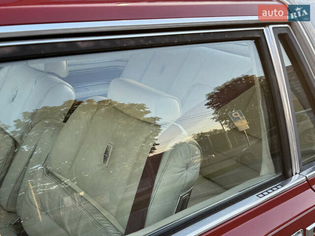 Червоний Лінкольн Континенталь, об'ємом двигуна 5.7 л та пробігом 129 тис. км за 97000 $, фото 8 на Automoto.ua