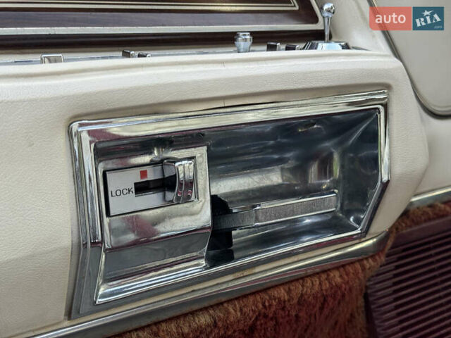 Червоний Лінкольн Континенталь, об'ємом двигуна 5.7 л та пробігом 129 тис. км за 97000 $, фото 31 на Automoto.ua