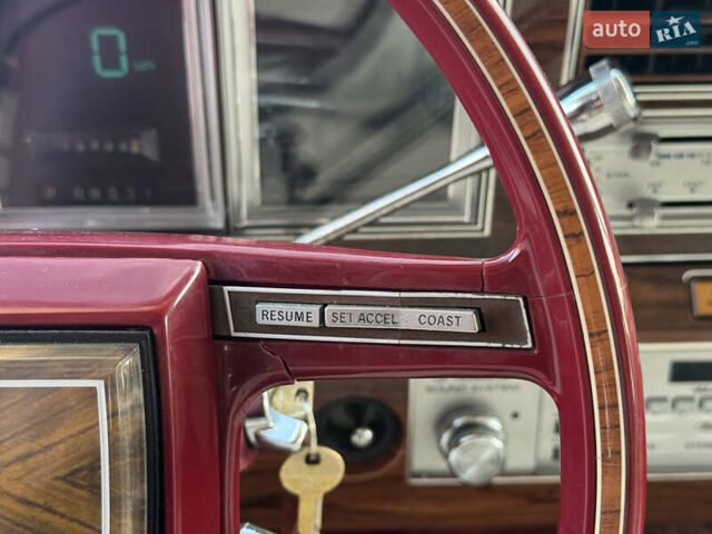 Червоний Лінкольн Континенталь, об'ємом двигуна 5.7 л та пробігом 129 тис. км за 97000 $, фото 36 на Automoto.ua