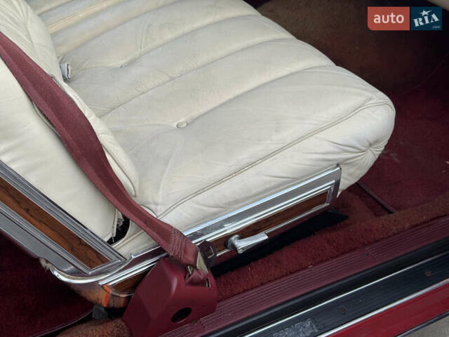 Червоний Лінкольн Континенталь, об'ємом двигуна 5.7 л та пробігом 129 тис. км за 97000 $, фото 48 на Automoto.ua