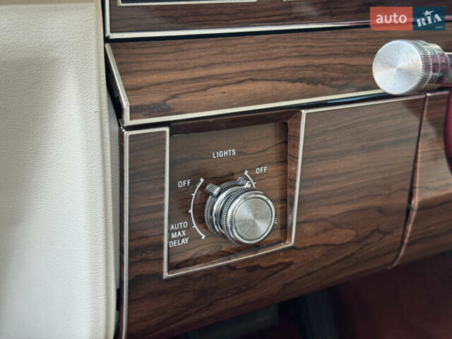 Червоний Лінкольн Континенталь, об'ємом двигуна 5.7 л та пробігом 129 тис. км за 97000 $, фото 32 на Automoto.ua