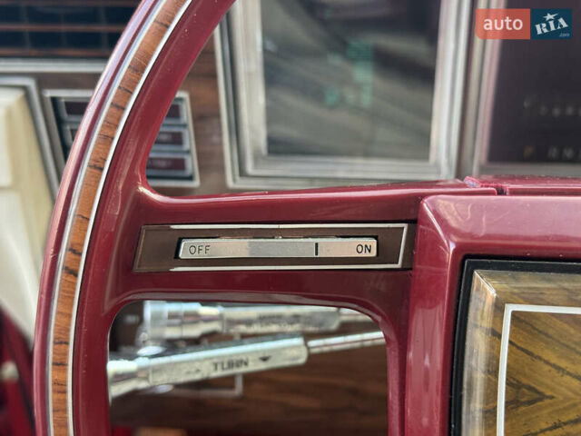 Червоний Лінкольн Континенталь, об'ємом двигуна 5.7 л та пробігом 129 тис. км за 97000 $, фото 34 на Automoto.ua