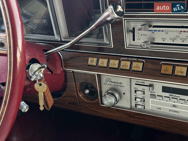 Червоний Лінкольн Континенталь, об'ємом двигуна 5.7 л та пробігом 129 тис. км за 97000 $, фото 41 на Automoto.ua