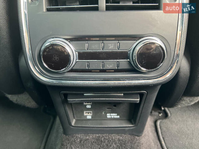 Красный Линкольн Континенталь, объемом двигателя 2.69 л и пробегом 69 тыс. км за 19400 $, фото 35 на Automoto.ua