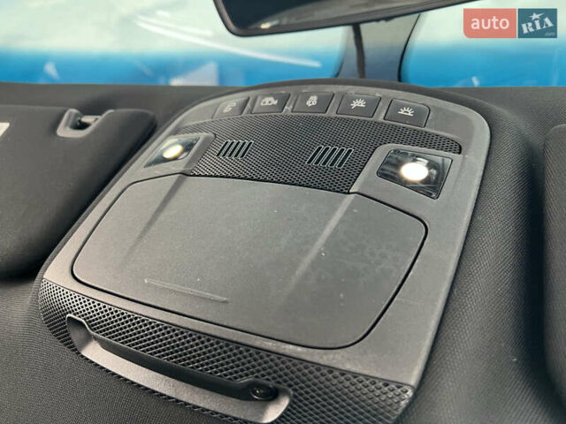 Красный Линкольн Континенталь, объемом двигателя 2.69 л и пробегом 69 тыс. км за 19400 $, фото 29 на Automoto.ua