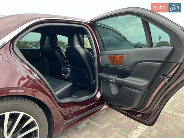 Красный Линкольн Континенталь, объемом двигателя 2.69 л и пробегом 69 тыс. км за 19400 $, фото 31 на Automoto.ua