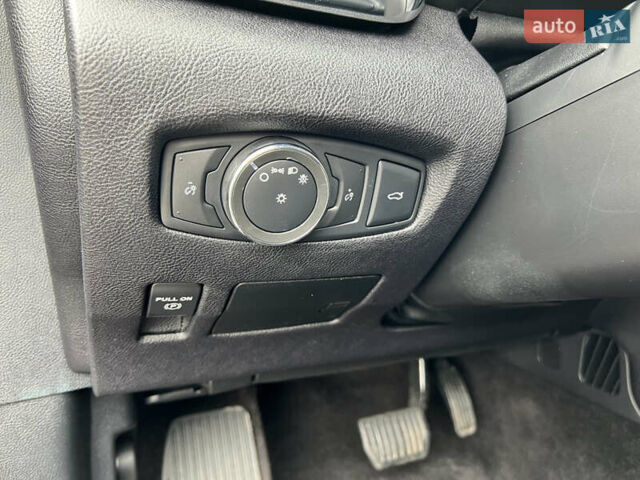 Красный Линкольн Континенталь, объемом двигателя 2.69 л и пробегом 69 тыс. км за 19400 $, фото 26 на Automoto.ua