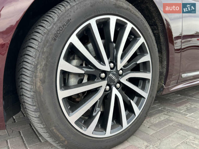 Красный Линкольн Континенталь, объемом двигателя 2.69 л и пробегом 69 тыс. км за 19400 $, фото 11 на Automoto.ua