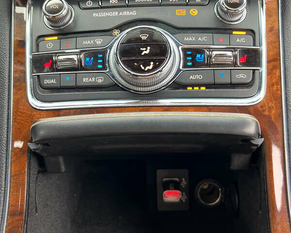 Красный Линкольн Континенталь, объемом двигателя 2.69 л и пробегом 69 тыс. км за 19400 $, фото 22 на Automoto.ua