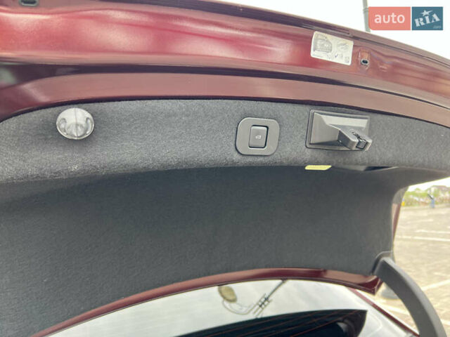 Красный Линкольн Континенталь, объемом двигателя 2.69 л и пробегом 69 тыс. км за 19400 $, фото 36 на Automoto.ua