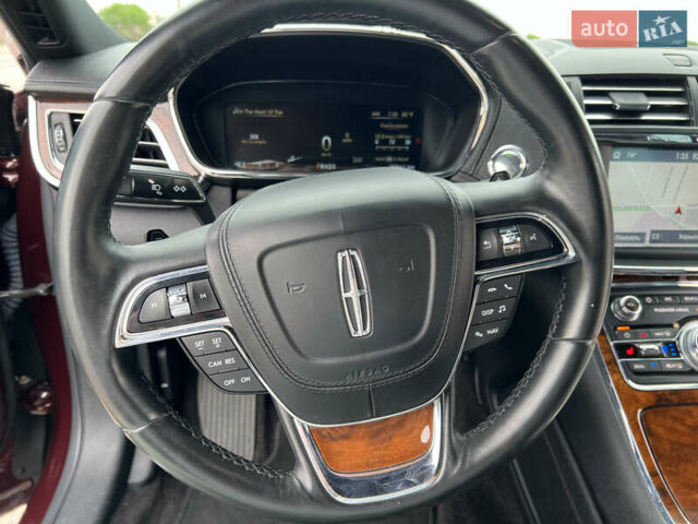 Красный Линкольн Континенталь, объемом двигателя 2.69 л и пробегом 69 тыс. км за 19400 $, фото 16 на Automoto.ua