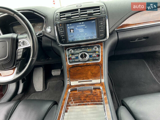 Красный Линкольн Континенталь, объемом двигателя 2.69 л и пробегом 69 тыс. км за 19400 $, фото 23 на Automoto.ua