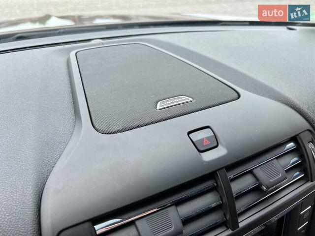 Красный Линкольн Континенталь, объемом двигателя 2.69 л и пробегом 69 тыс. км за 19400 $, фото 28 на Automoto.ua