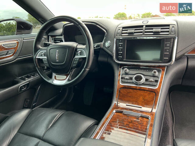 Красный Линкольн Континенталь, объемом двигателя 2.69 л и пробегом 69 тыс. км за 19400 $, фото 18 на Automoto.ua