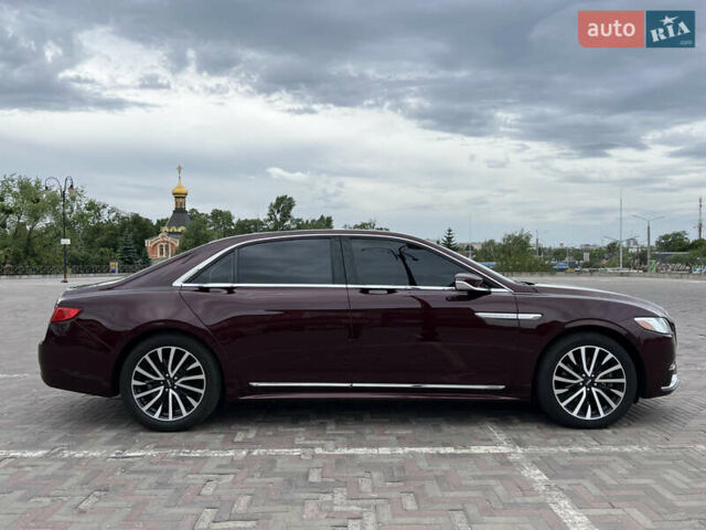 Красный Линкольн Континенталь, объемом двигателя 2.69 л и пробегом 69 тыс. км за 19400 $, фото 3 на Automoto.ua