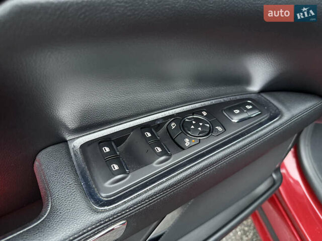 Красный Линкольн Континенталь, объемом двигателя 3.73 л и пробегом 110 тыс. км за 13300 $, фото 30 на Automoto.ua