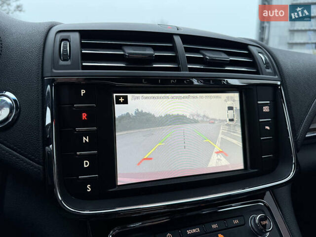 Красный Линкольн Континенталь, объемом двигателя 3.73 л и пробегом 110 тыс. км за 13300 $, фото 46 на Automoto.ua