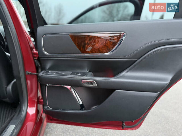 Красный Линкольн Континенталь, объемом двигателя 3.73 л и пробегом 110 тыс. км за 13300 $, фото 44 на Automoto.ua