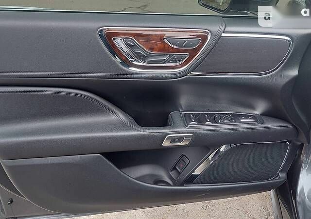 Линкольн Континенталь, объемом двигателя 3 л и пробегом 71 тыс. км за 22499 $, фото 7 на Automoto.ua