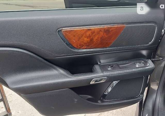 Линкольн Континенталь, объемом двигателя 3 л и пробегом 71 тыс. км за 22499 $, фото 19 на Automoto.ua