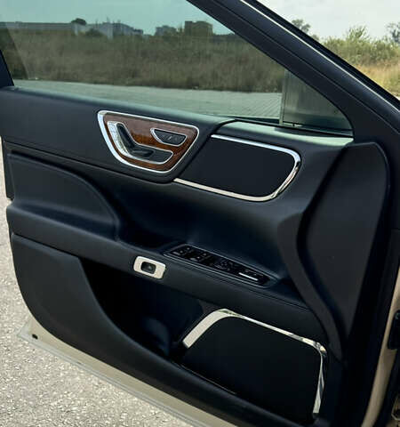 Линкольн Континенталь, объемом двигателя 3.73 л и пробегом 57 тыс. км за 23900 $, фото 6 на Automoto.ua