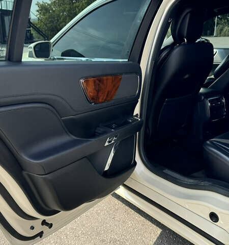 Линкольн Континенталь, объемом двигателя 3.73 л и пробегом 57 тыс. км за 23900 $, фото 5 на Automoto.ua