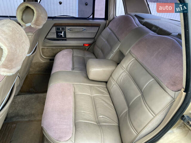 Желтый Линкольн Континенталь, объемом двигателя 3.8 л и пробегом 200 тыс. км за 4500 $, фото 12 на Automoto.ua