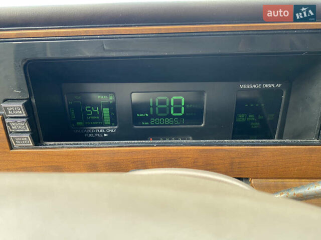 Желтый Линкольн Континенталь, объемом двигателя 3.8 л и пробегом 200 тыс. км за 4500 $, фото 13 на Automoto.ua