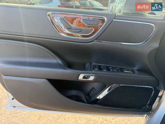 Сірий Лінкольн Континенталь, об'ємом двигуна 2.69 л та пробігом 136 тис. км за 16700 $, фото 11 на Automoto.ua