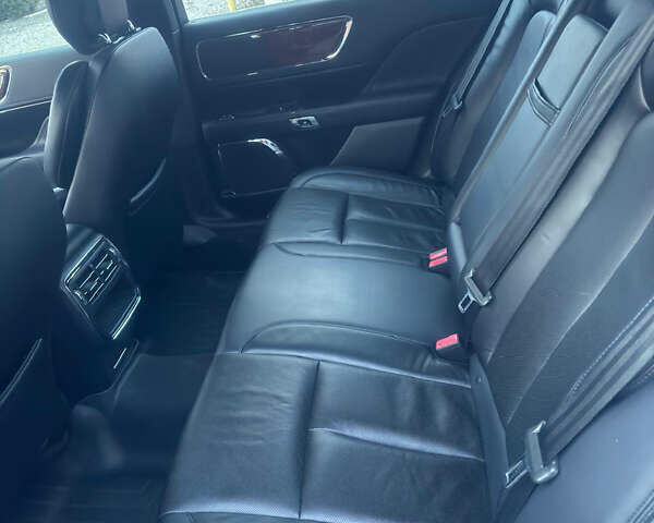 Сірий Лінкольн Континенталь, об'ємом двигуна 2.69 л та пробігом 136 тис. км за 16700 $, фото 2 на Automoto.ua