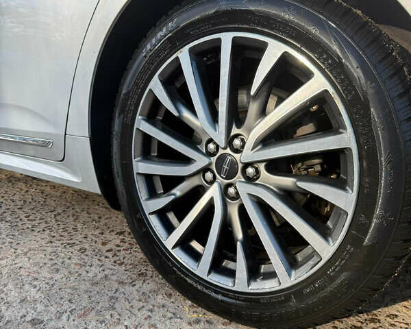 Сірий Лінкольн Континенталь, об'ємом двигуна 2.69 л та пробігом 136 тис. км за 16700 $, фото 12 на Automoto.ua