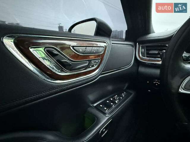 Серый Линкольн Континенталь, объемом двигателя 3.73 л и пробегом 82 тыс. км за 22000 $, фото 6 на Automoto.ua