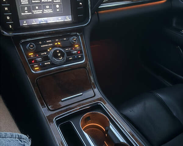 Серый Линкольн Континенталь, объемом двигателя 3.73 л и пробегом 52 тыс. км за 23000 $, фото 8 на Automoto.ua