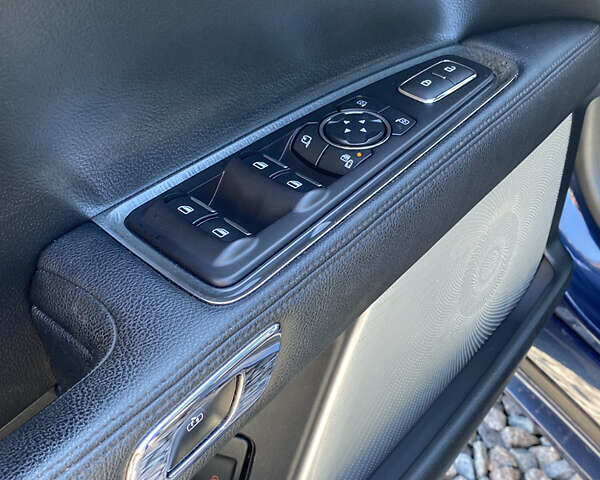 Синий Линкольн Континенталь, объемом двигателя 2.96 л и пробегом 67 тыс. км за 19900 $, фото 11 на Automoto.ua