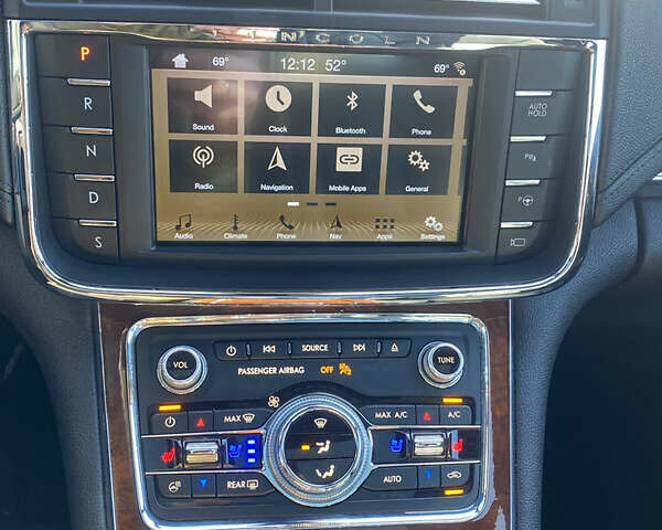 Синий Линкольн Континенталь, объемом двигателя 2.96 л и пробегом 67 тыс. км за 19900 $, фото 16 на Automoto.ua