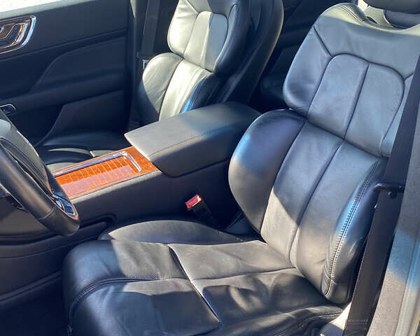 Синий Линкольн Континенталь, объемом двигателя 2.96 л и пробегом 67 тыс. км за 19900 $, фото 13 на Automoto.ua