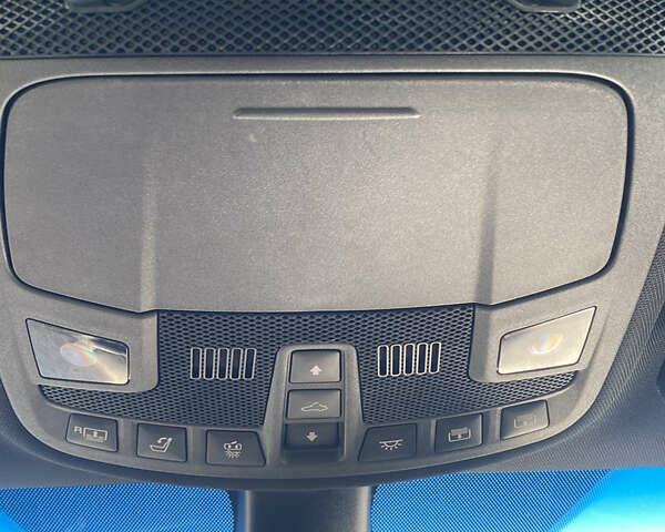 Синий Линкольн Континенталь, объемом двигателя 2.96 л и пробегом 67 тыс. км за 19900 $, фото 17 на Automoto.ua