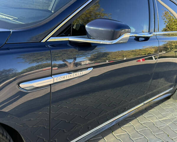 Синий Линкольн Континенталь, объемом двигателя 2.96 л и пробегом 108 тыс. км за 18500 $, фото 10 на Automoto.ua