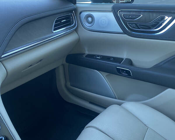 Синий Линкольн Континенталь, объемом двигателя 3 л и пробегом 54 тыс. км за 23800 $, фото 36 на Automoto.ua