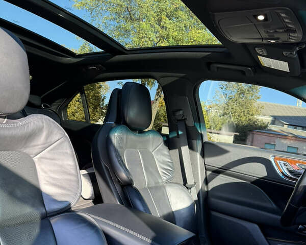 Синий Линкольн Континенталь, объемом двигателя 2.96 л и пробегом 108 тыс. км за 18500 $, фото 19 на Automoto.ua