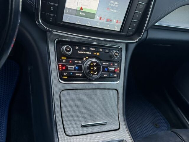 Синий Линкольн Континенталь, объемом двигателя 3 л и пробегом 215 тыс. км за 25000 $, фото 6 на Automoto.ua