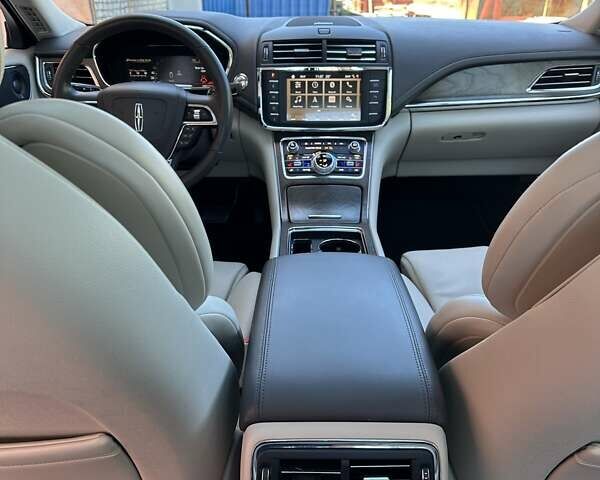 Синий Линкольн Континенталь, объемом двигателя 2.69 л и пробегом 73 тыс. км за 23000 $, фото 5 на Automoto.ua