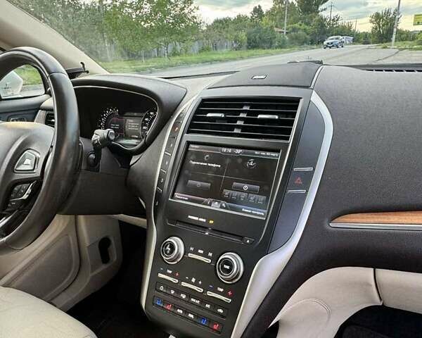 Белый Линкольн МКС, объемом двигателя 2 л и пробегом 147 тыс. км за 15500 $, фото 7 на Automoto.ua