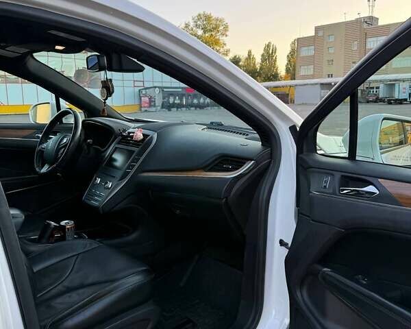 Белый Линкольн МКС, объемом двигателя 2 л и пробегом 188 тыс. км за 14700 $, фото 20 на Automoto.ua
