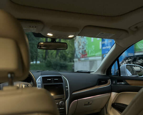 Білий Лінкольн МКС, об'ємом двигуна 2.26 л та пробігом 126 тис. км за 15200 $, фото 41 на Automoto.ua