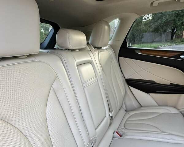 Белый Линкольн МКС, объемом двигателя 2 л и пробегом 147 тыс. км за 15500 $, фото 9 на Automoto.ua