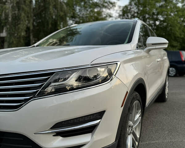 Білий Лінкольн МКС, об'ємом двигуна 2.26 л та пробігом 126 тис. км за 15200 $, фото 5 на Automoto.ua