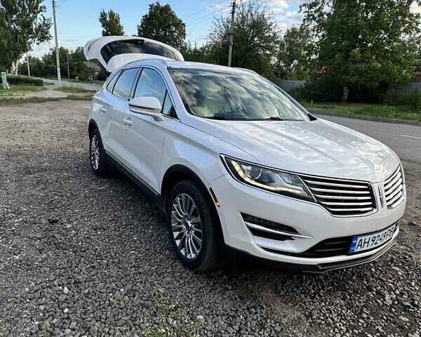 Белый Линкольн МКС, объемом двигателя 2 л и пробегом 147 тыс. км за 15500 $, фото 1 на Automoto.ua
